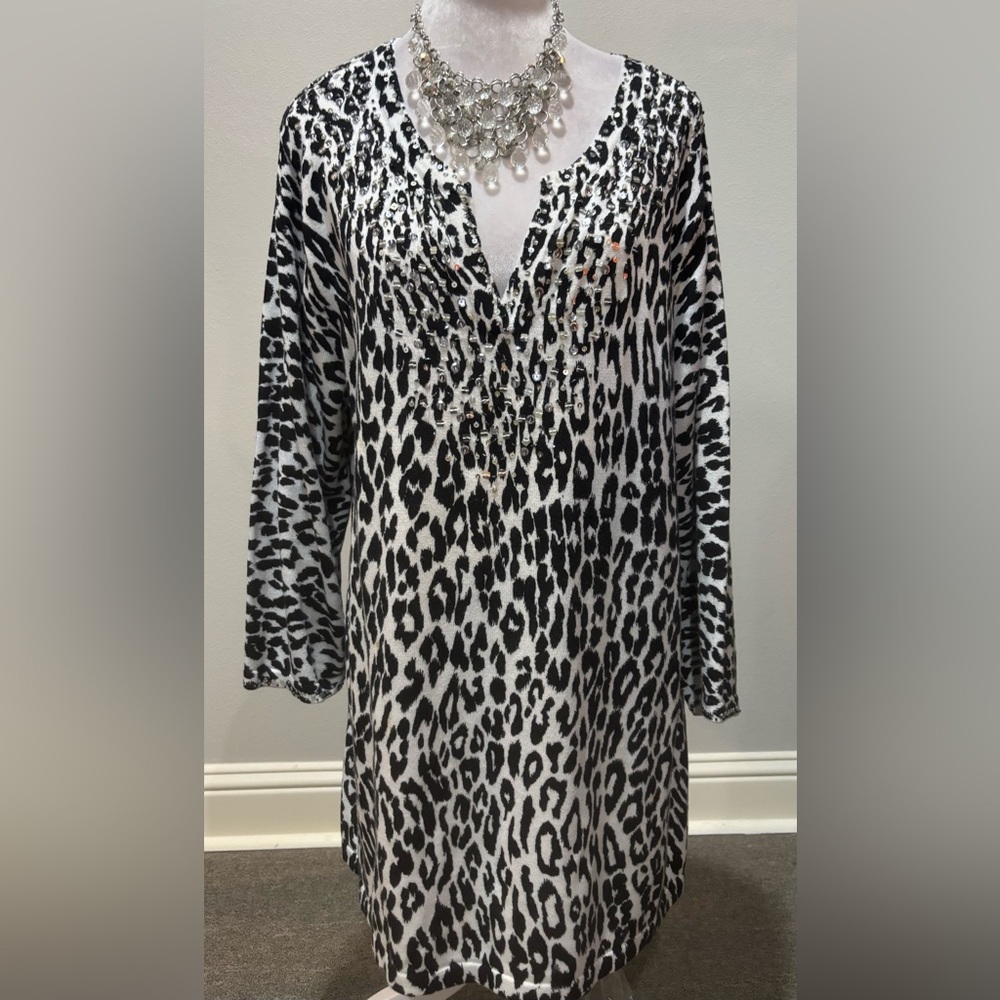 Quacker Factory Top XL Animal Print Black White Knit Sequin V Neck tunic